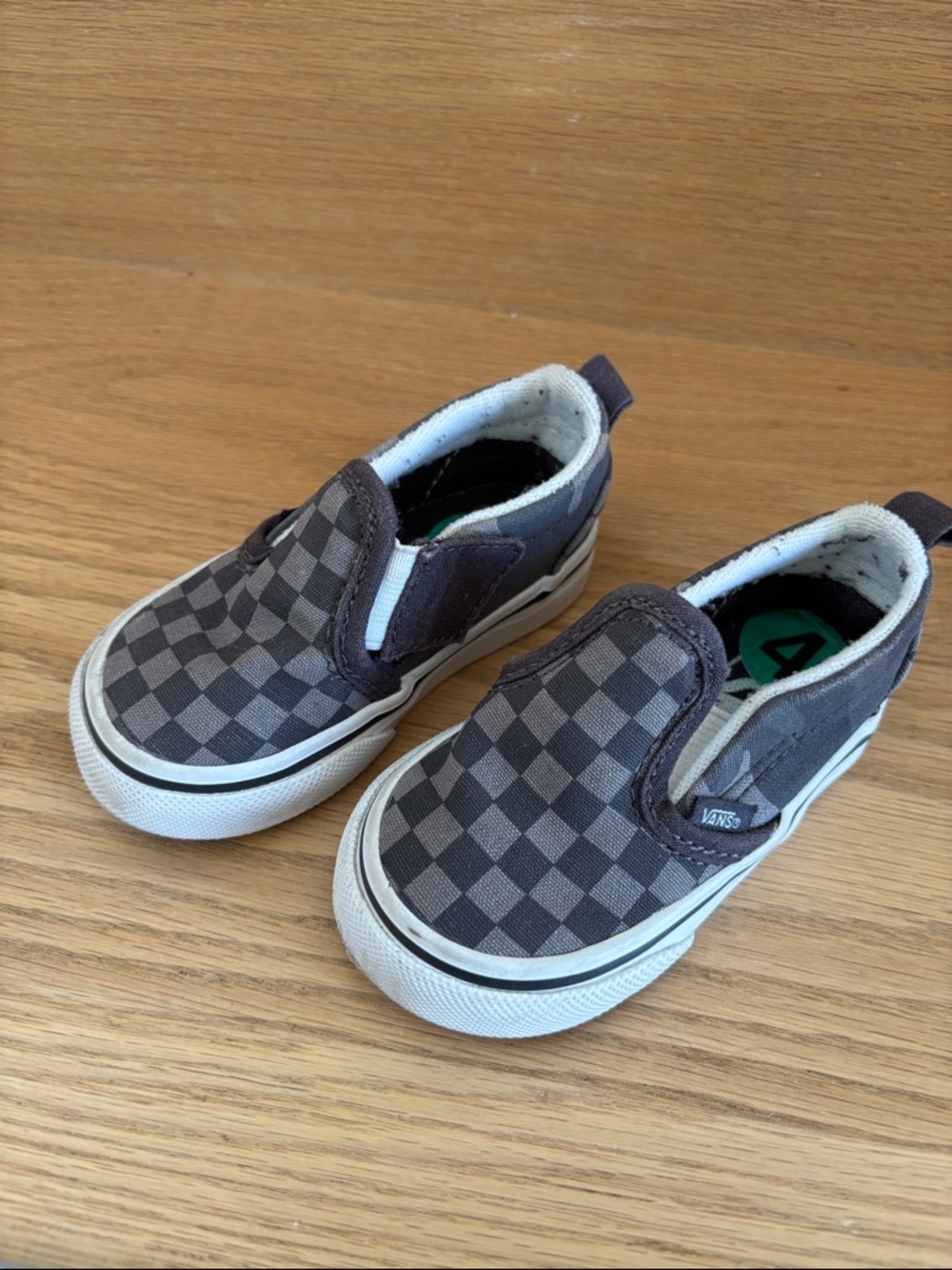 Vans baby Slip-On Checkerboard Sneakers in Gray
